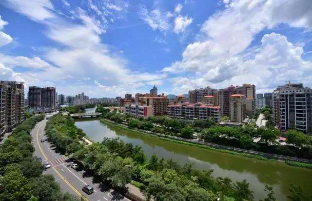 堅決打贏藍天保衛戰，堅定不移實現大氣污染防治目標